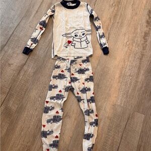 Hanna Andersson Beige and Navy Pajama Set with Star Wars grogu baby yoda